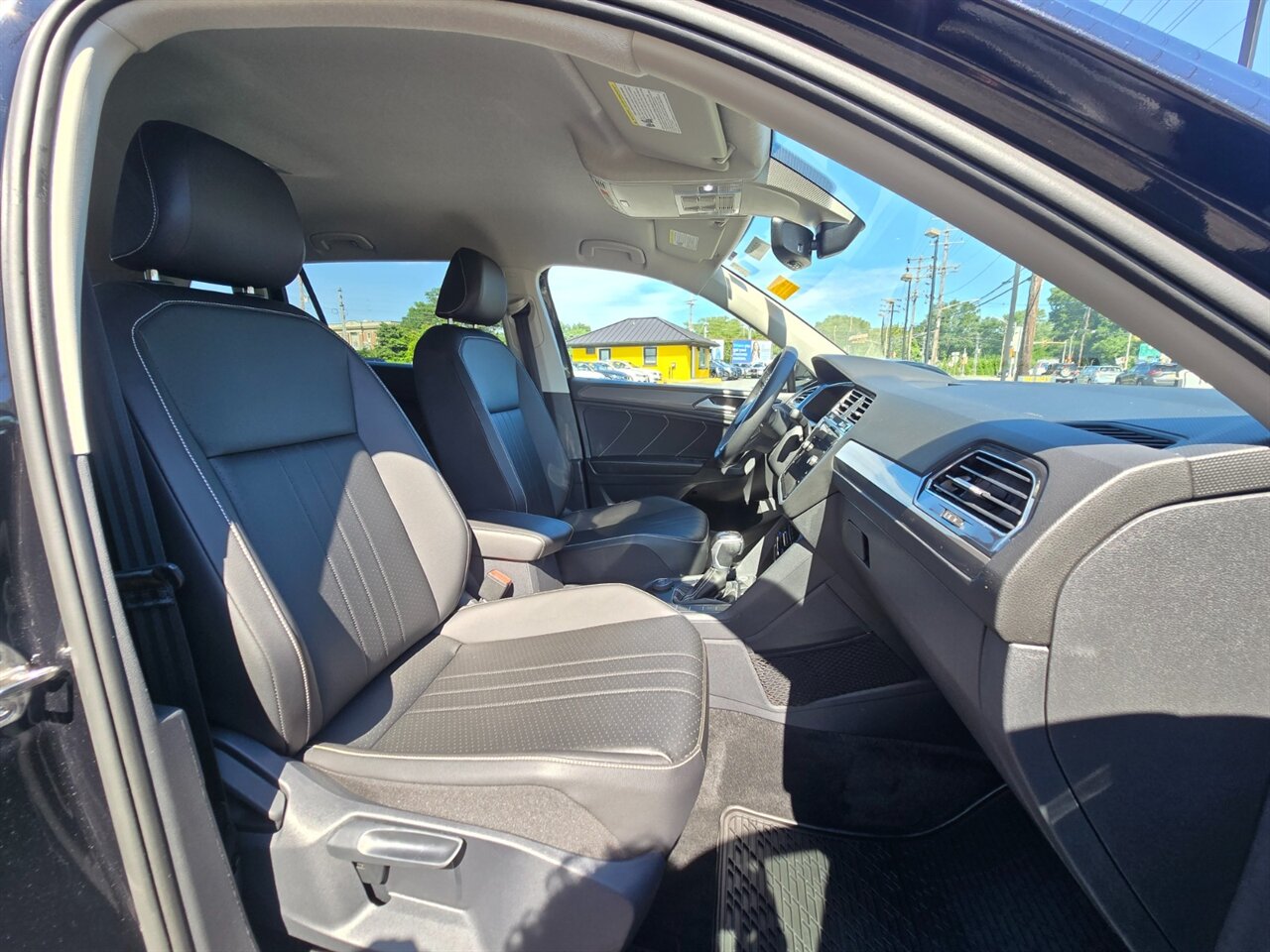 2022 Volkswagen Tiguan SE 4Motion - Photo 12 - Red Bank, NJ 07701