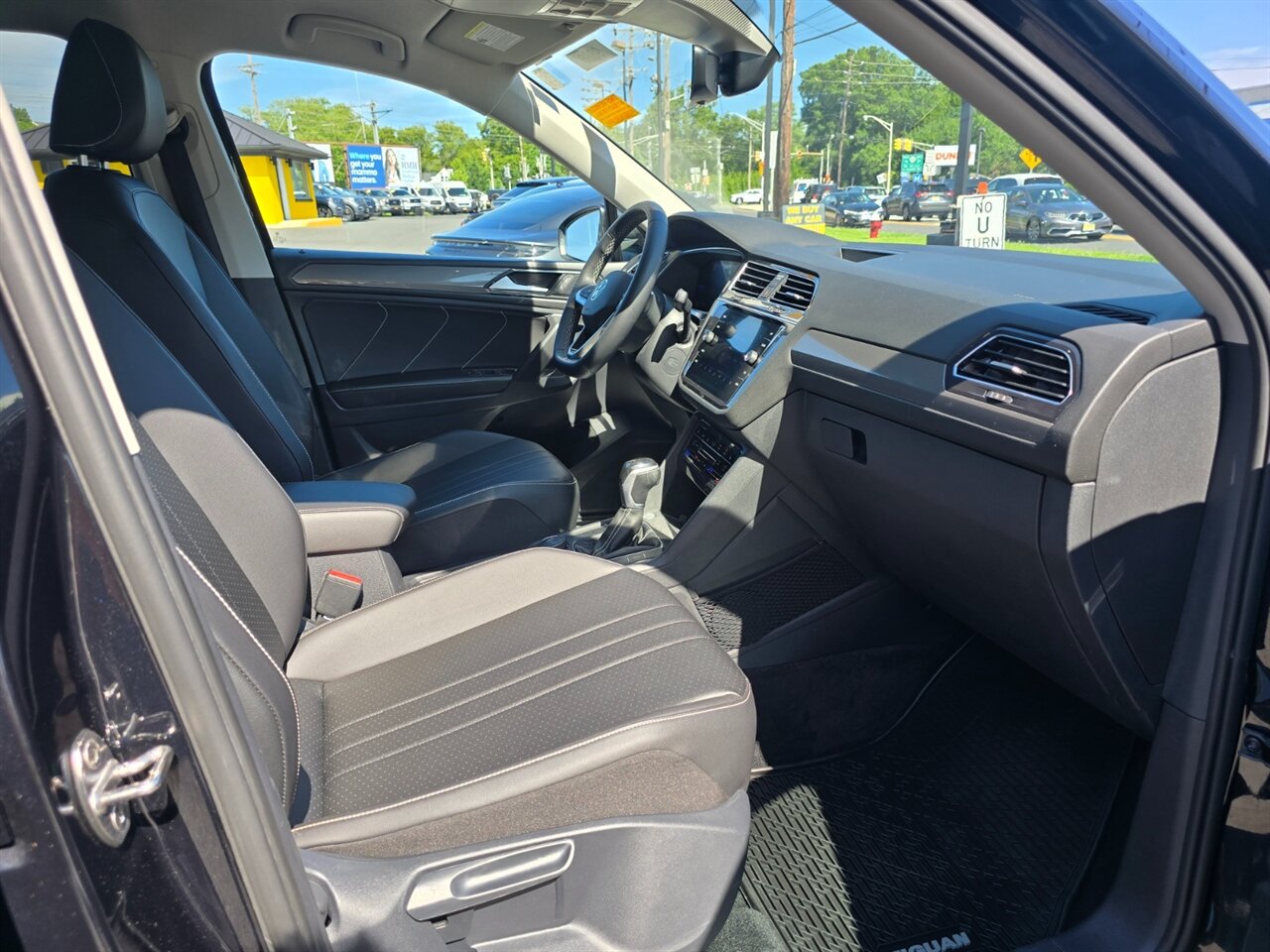 2022 Volkswagen Tiguan SE 4Motion - Photo 11 - Red Bank, NJ 07701