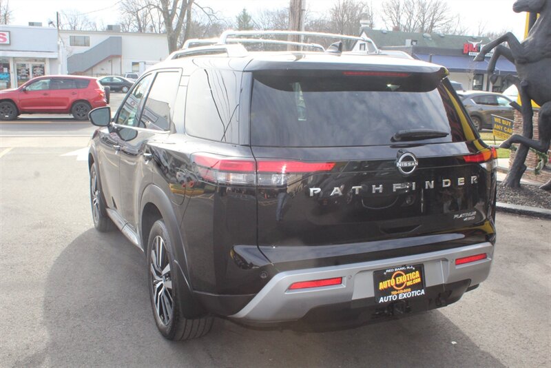 2023 Nissan Pathfinder Platinum  