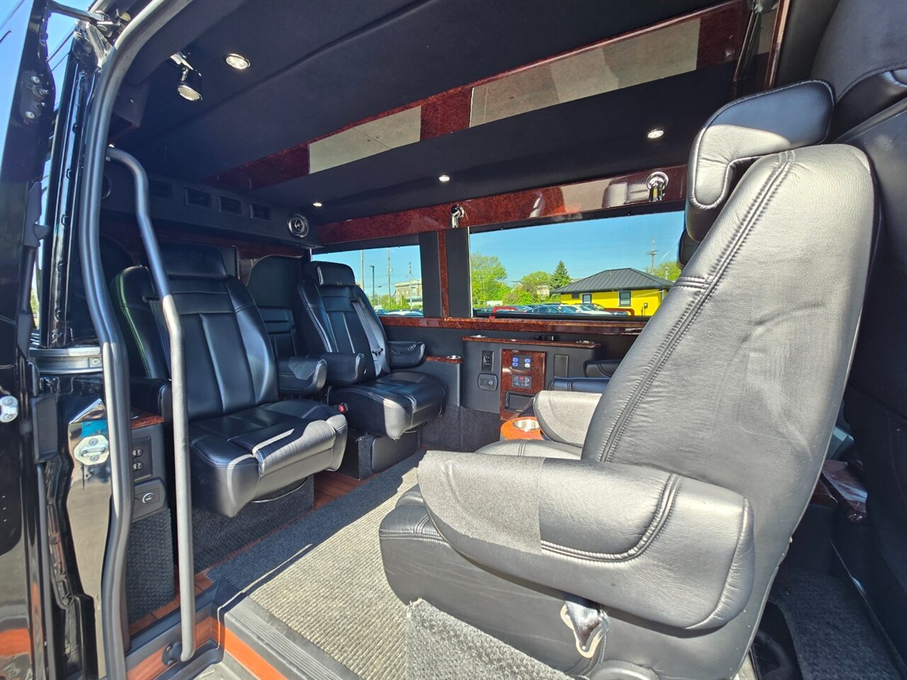 2014 Mercedes-Benz Sprinter 2500 Executive - Photo 12 - Red Bank, NJ 07701