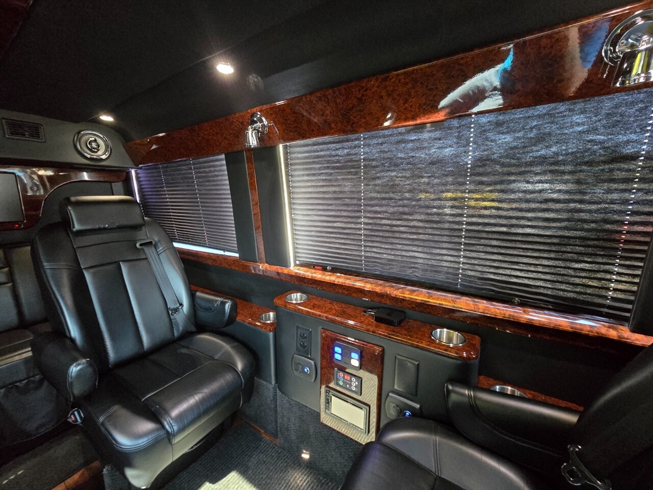 2014 Mercedes-Benz Sprinter 2500 Executive - Photo 13 - Red Bank, NJ 07701