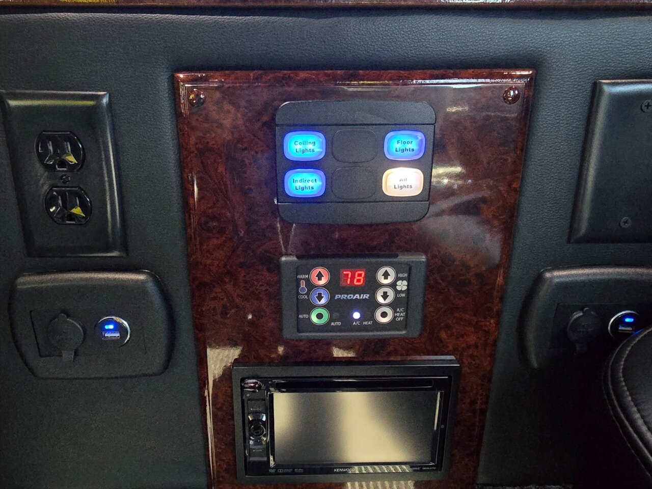 2014 Mercedes-Benz Sprinter 2500 Executive - Photo 9 - Red Bank, NJ 07701