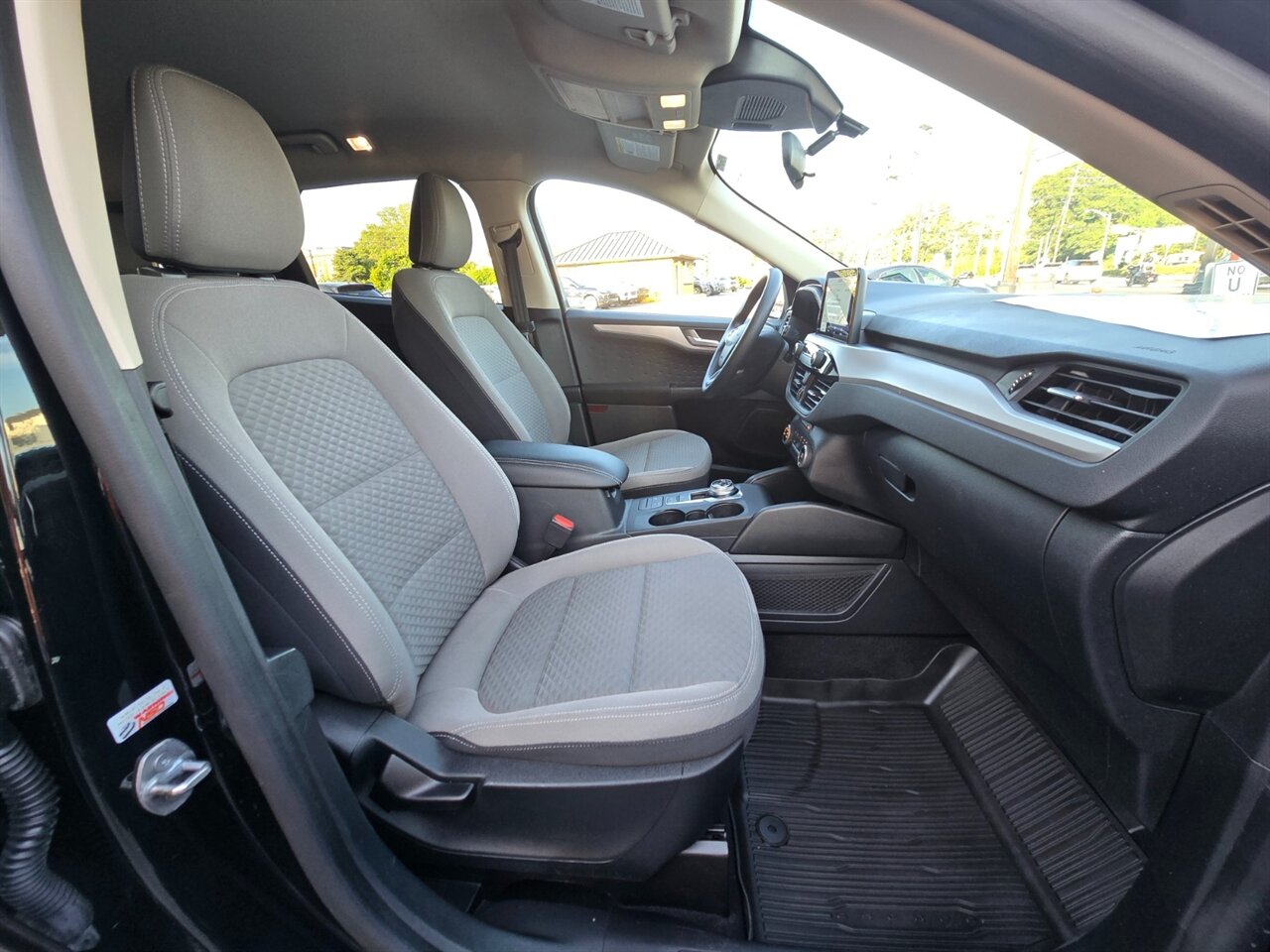 2020 Ford Escape SE - Photo 12 - Red Bank, NJ 07701