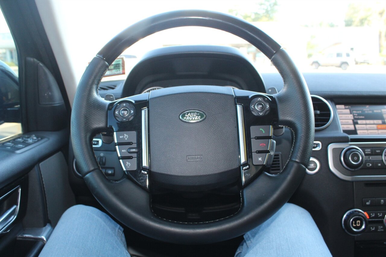 2016 Land Rover LR4 HSE photo 3