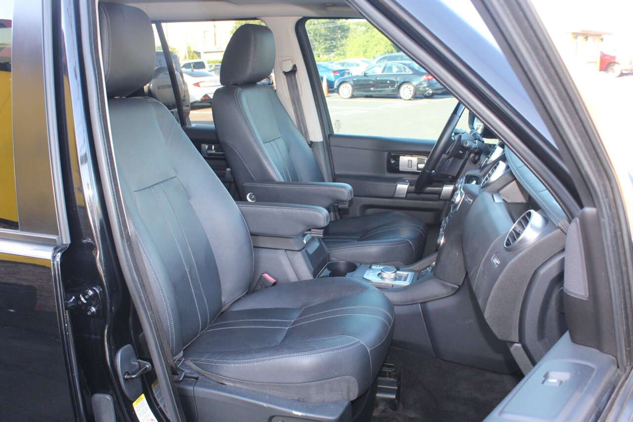 2016 Land Rover LR4 HSE photo 11
