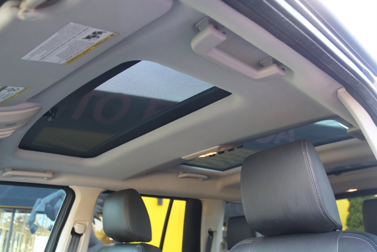 2016 Land Rover LR4 HSE photo 17