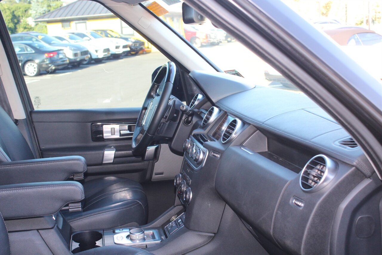2016 Land Rover LR4 HSE photo 16