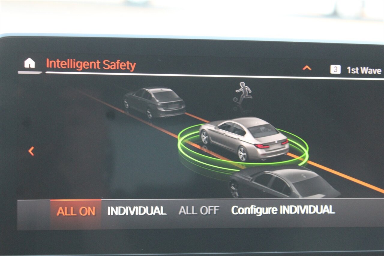2021 BMW 530i xDrive - Photo 10 - Red Bank, NJ 07701