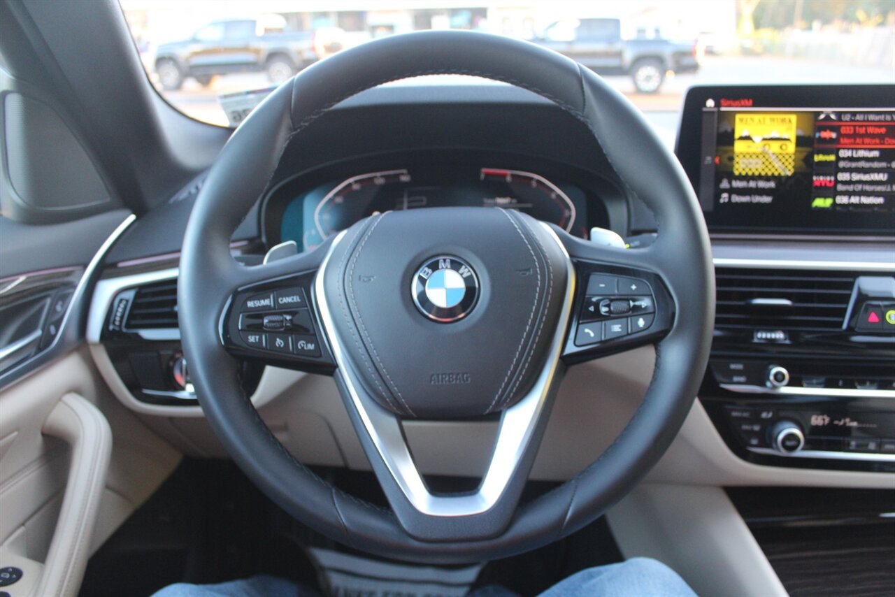2021 BMW 530i xDrive - Photo 6 - Red Bank, NJ 07701