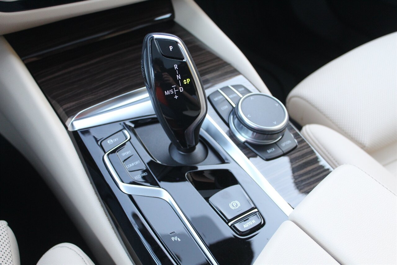 2021 BMW 530i xDrive - Photo 9 - Red Bank, NJ 07701