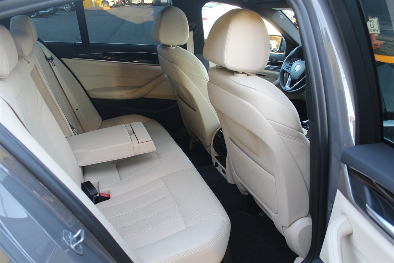 2021 BMW 530i xDrive - Photo 17 - Red Bank, NJ 07701