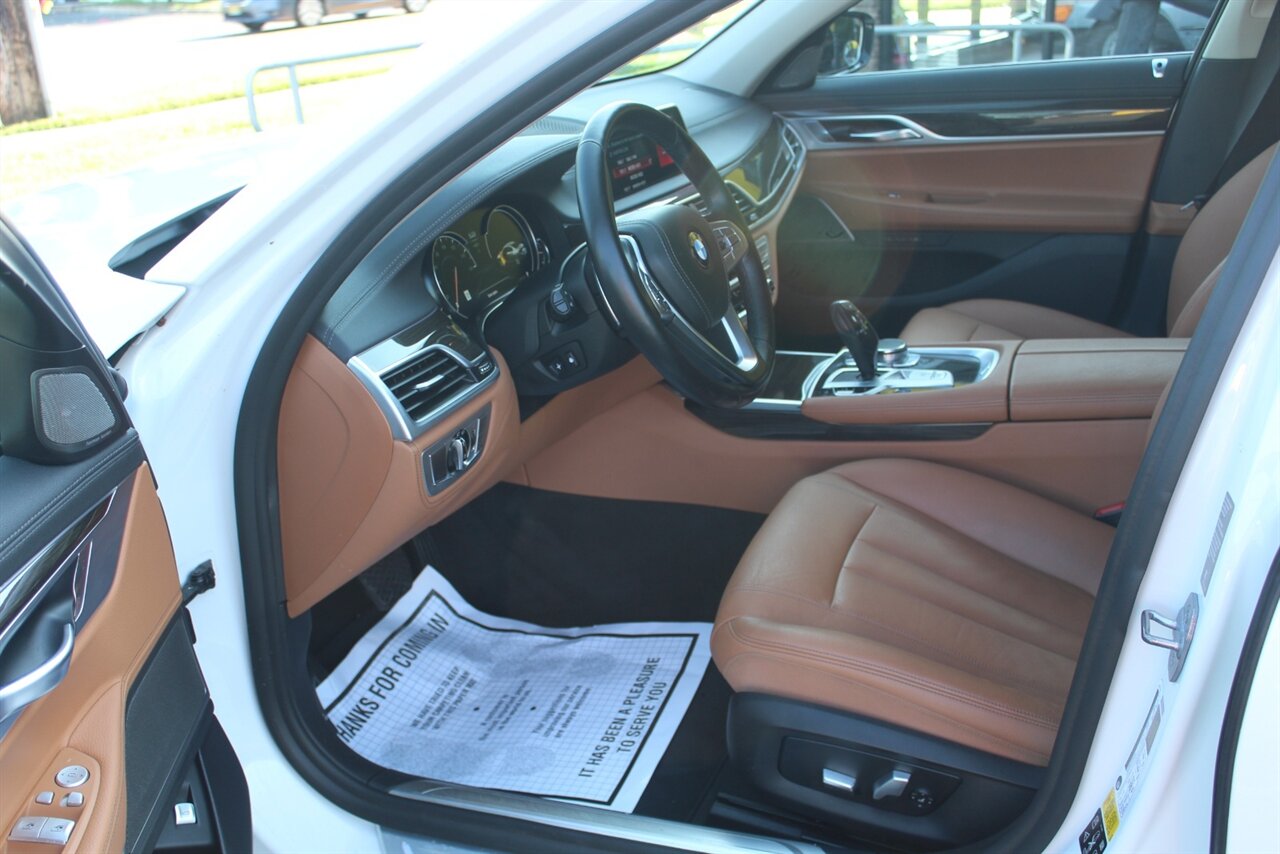 2019 BMW 740i xDrive - Photo 14 - Red Bank, NJ 07701