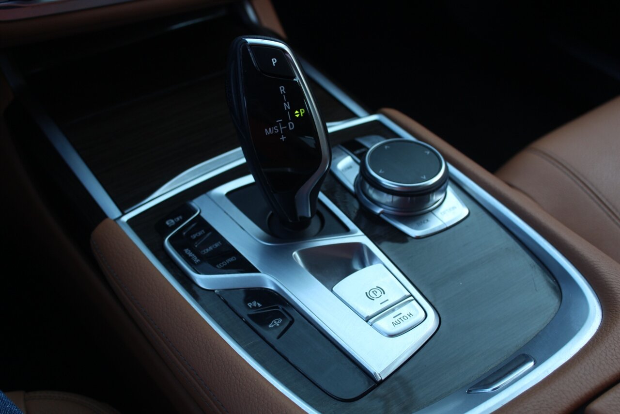 2019 BMW 740i xDrive - Photo 9 - Red Bank, NJ 07701