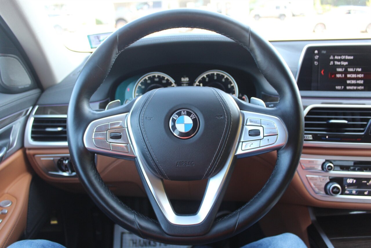 2019 BMW 740i xDrive - Photo 6 - Red Bank, NJ 07701
