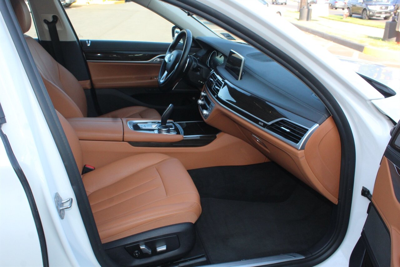 2019 BMW 740i xDrive - Photo 16 - Red Bank, NJ 07701
