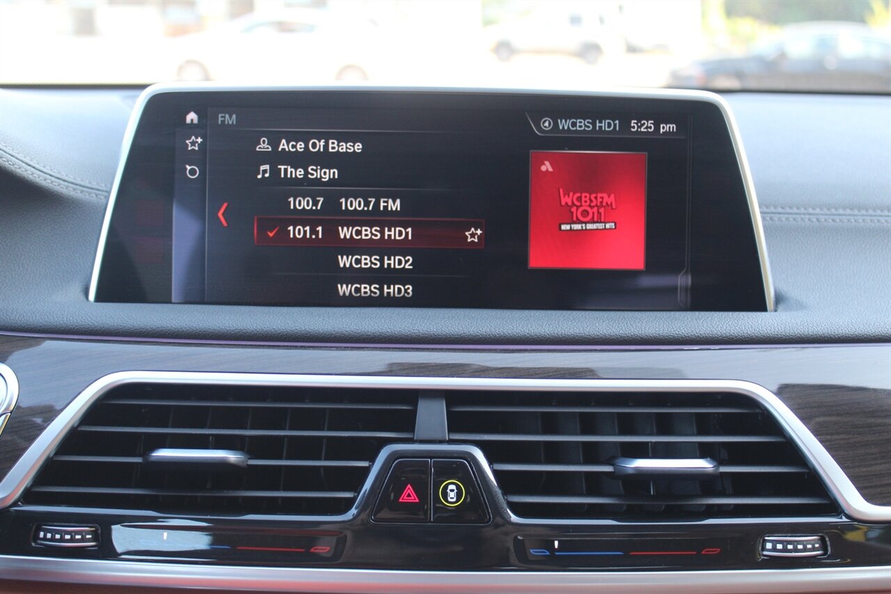 2019 BMW 740i xDrive - Photo 7 - Red Bank, NJ 07701