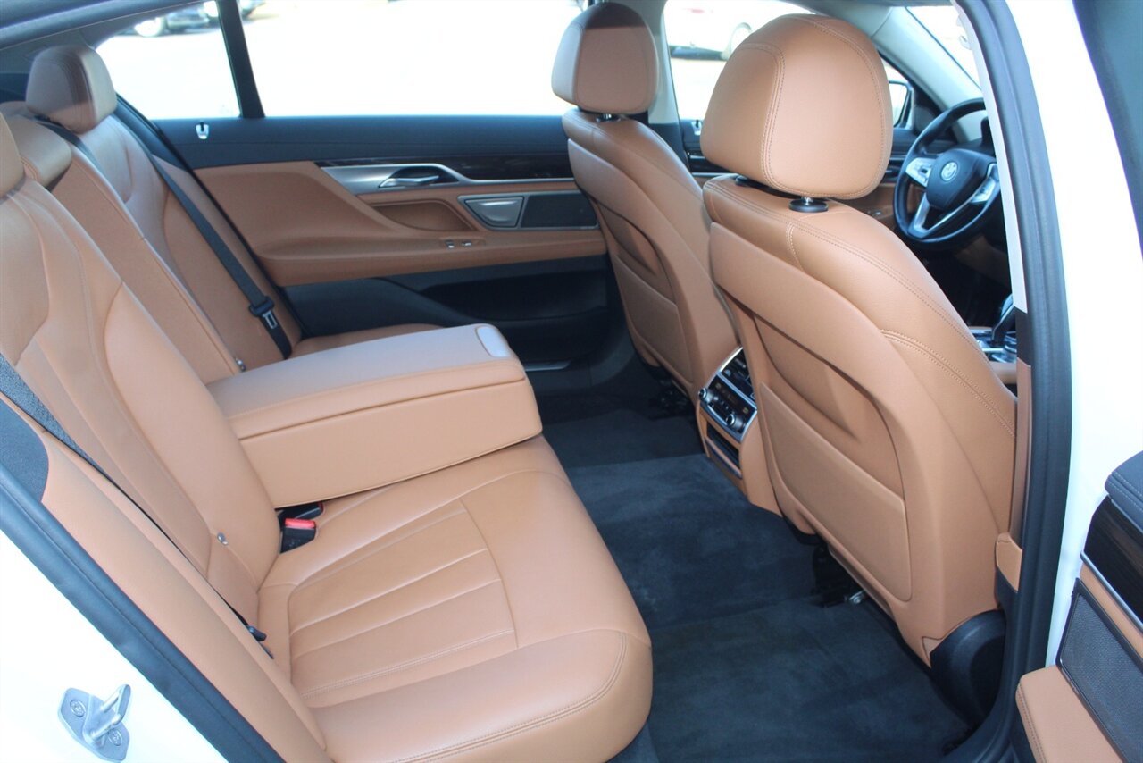 2019 BMW 740i xDrive - Photo 18 - Red Bank, NJ 07701