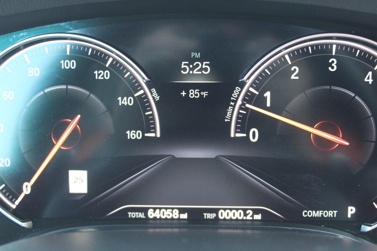 2019 BMW 740i xDrive - Photo 5 - Red Bank, NJ 07701