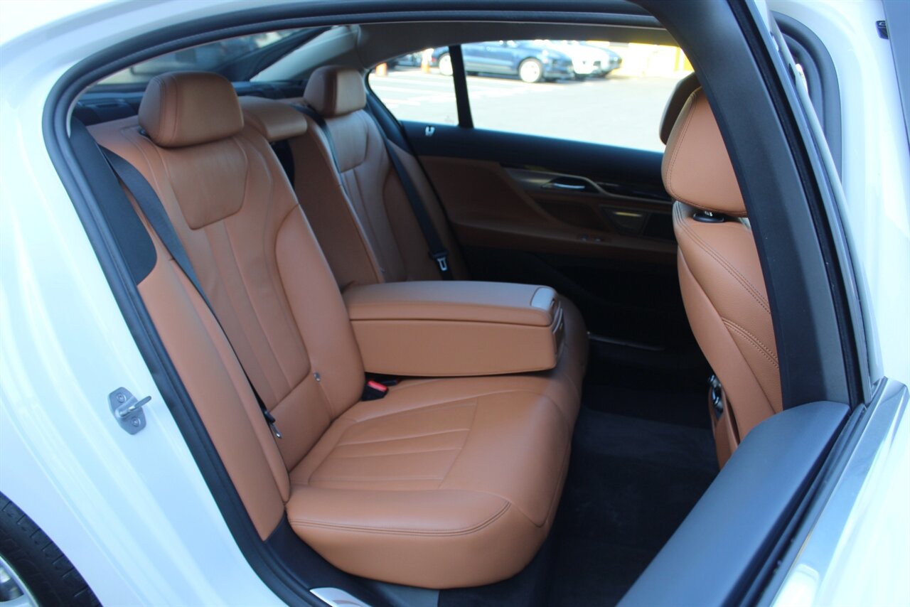 2019 BMW 740i xDrive - Photo 19 - Red Bank, NJ 07701