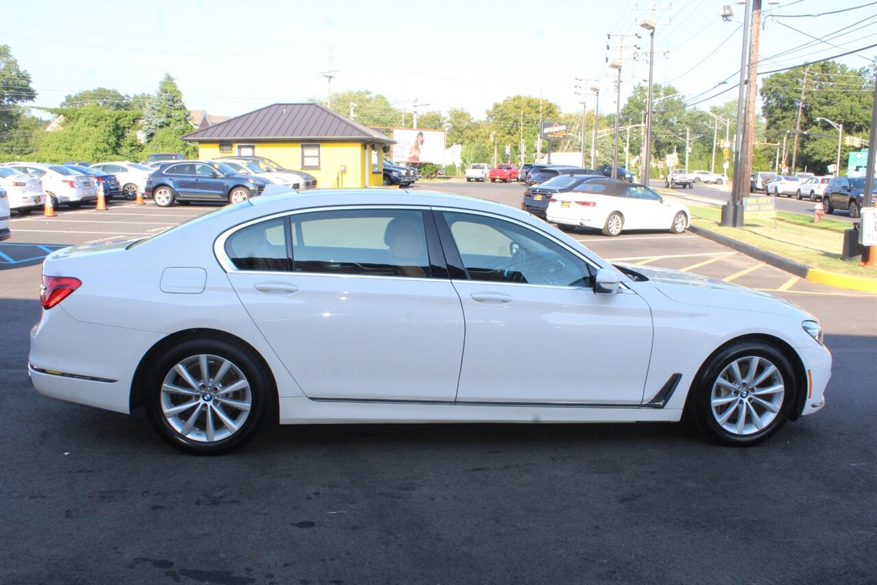 2019 BMW 740i xDrive - Photo 27 - Red Bank, NJ 07701