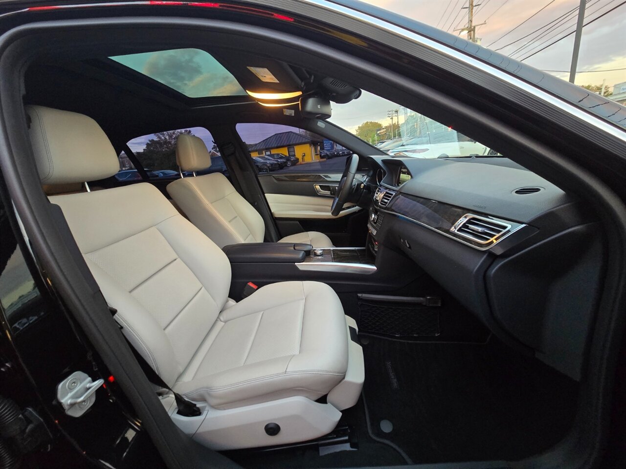 2015 Mercedes-Benz E 350 4MATIC - Photo 46 - Red Bank, NJ 07701