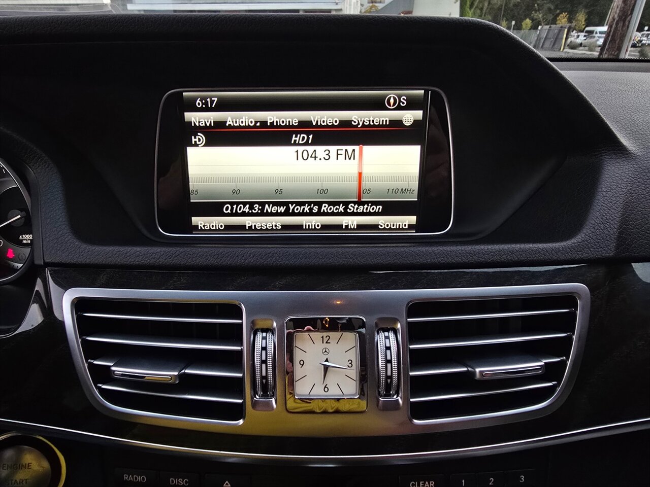 2015 Mercedes-Benz E 350 4MATIC - Photo 37 - Red Bank, NJ 07701