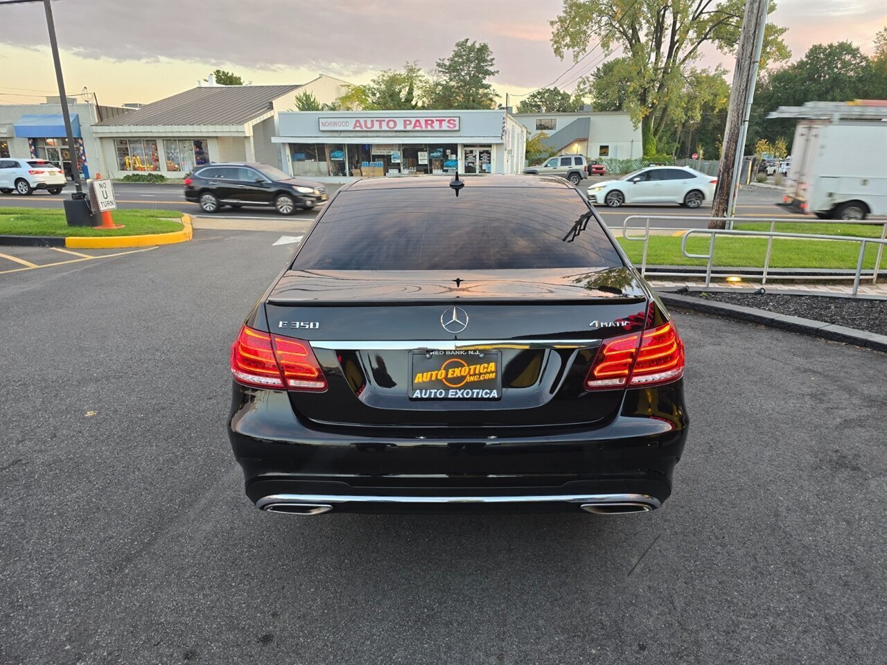 2015 Mercedes-Benz E 350 4MATIC - Photo 25 - Red Bank, NJ 07701