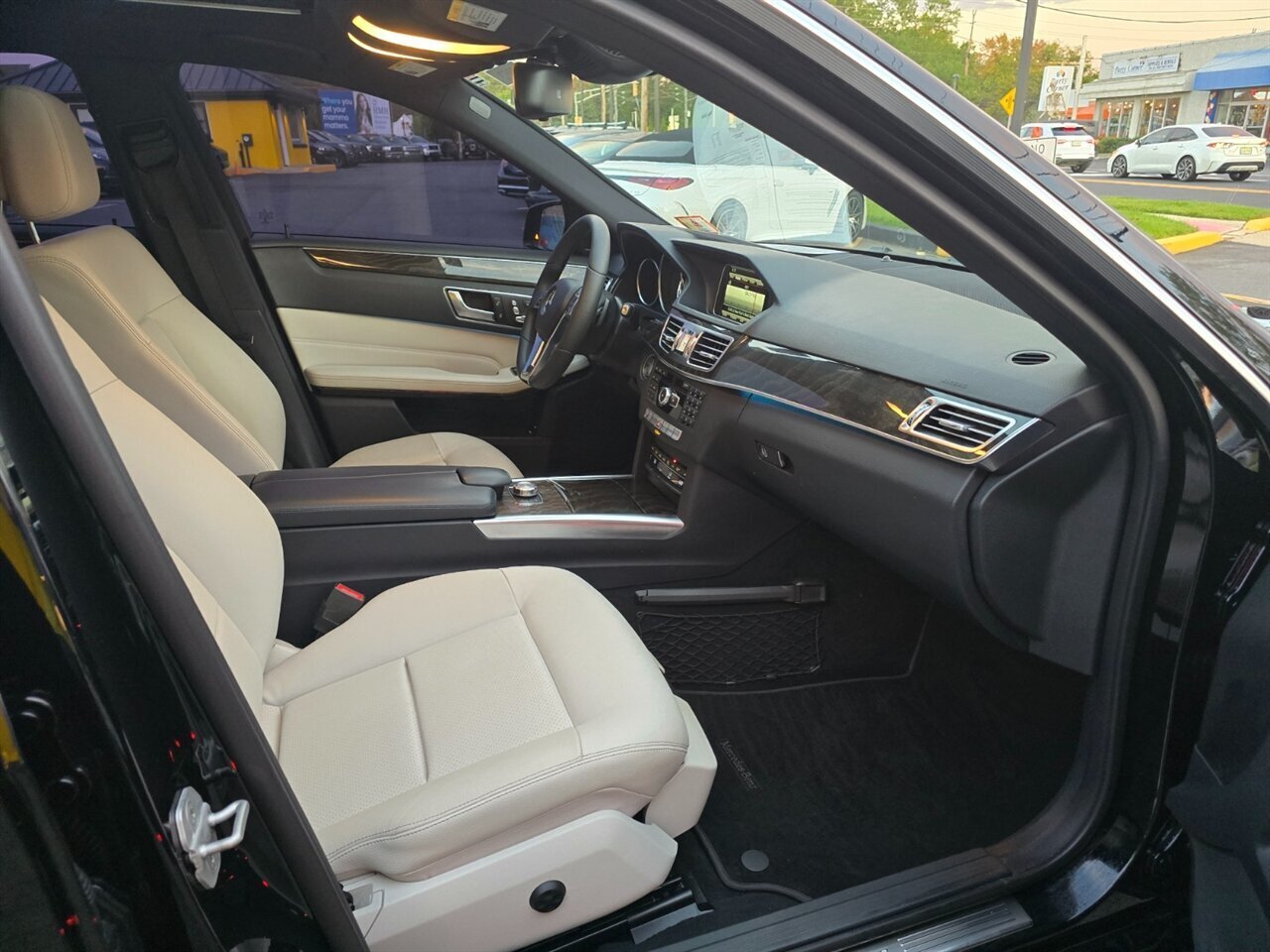 2015 Mercedes-Benz E 350 4MATIC - Photo 15 - Red Bank, NJ 07701