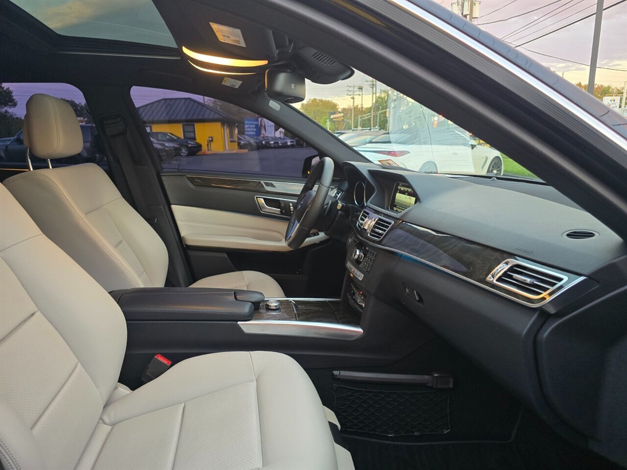 2015 Mercedes-Benz E 350 4MATIC - Photo 20 - Red Bank, NJ 07701