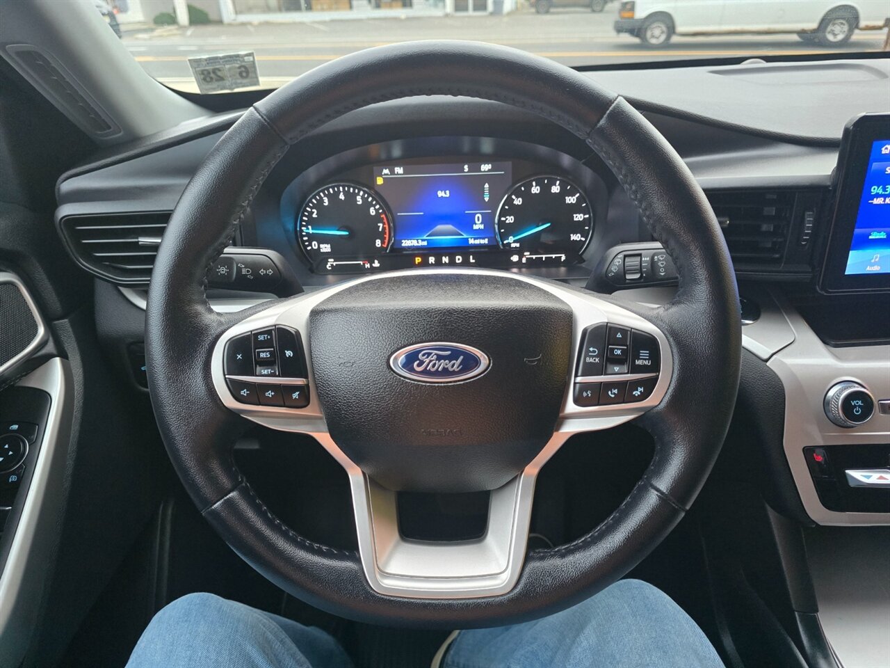 2023 Ford Explorer XLT - Photo 6 - Red Bank, NJ 07701