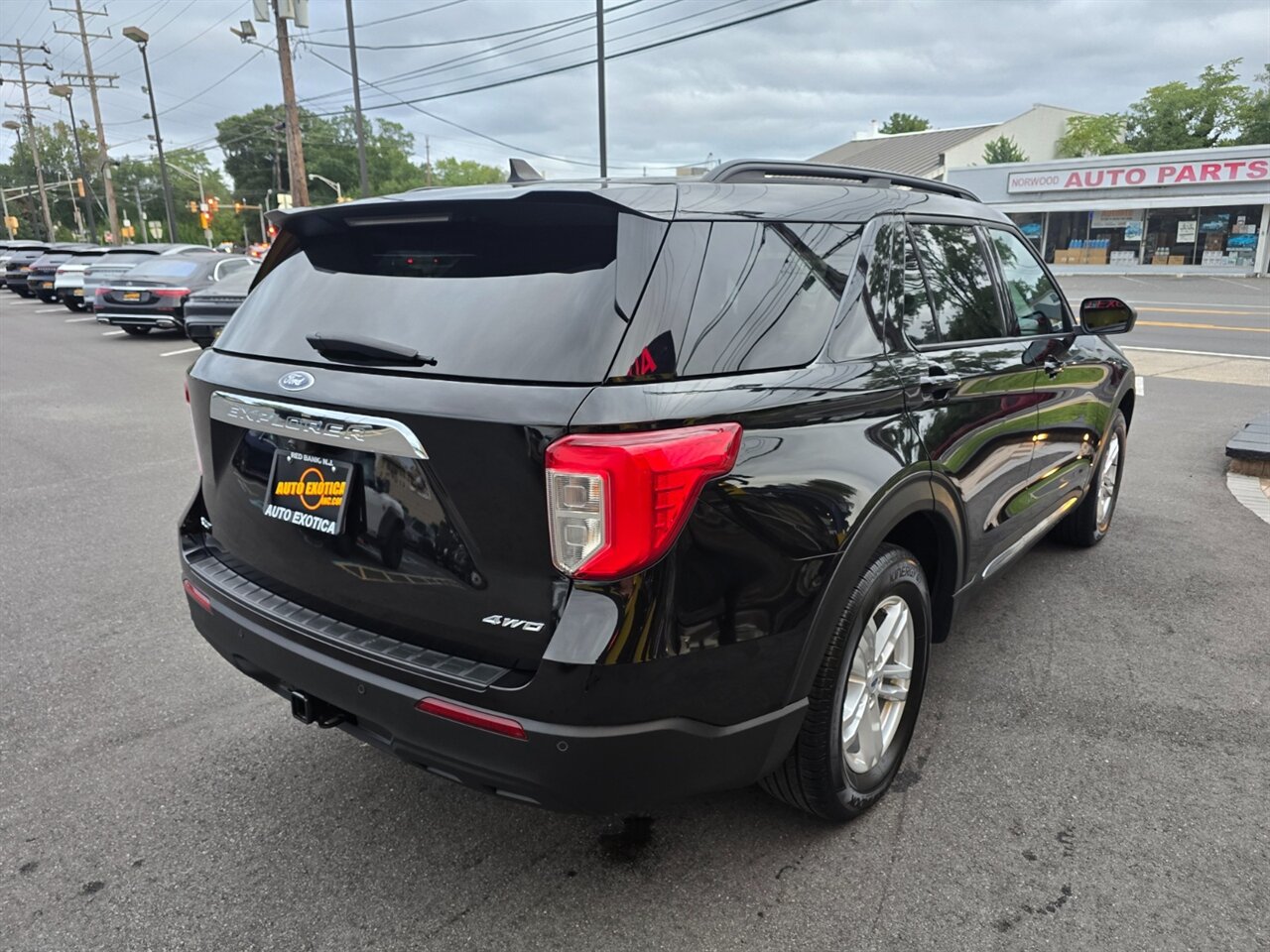 2023 Ford Explorer XLT - Photo 3 - Red Bank, NJ 07701