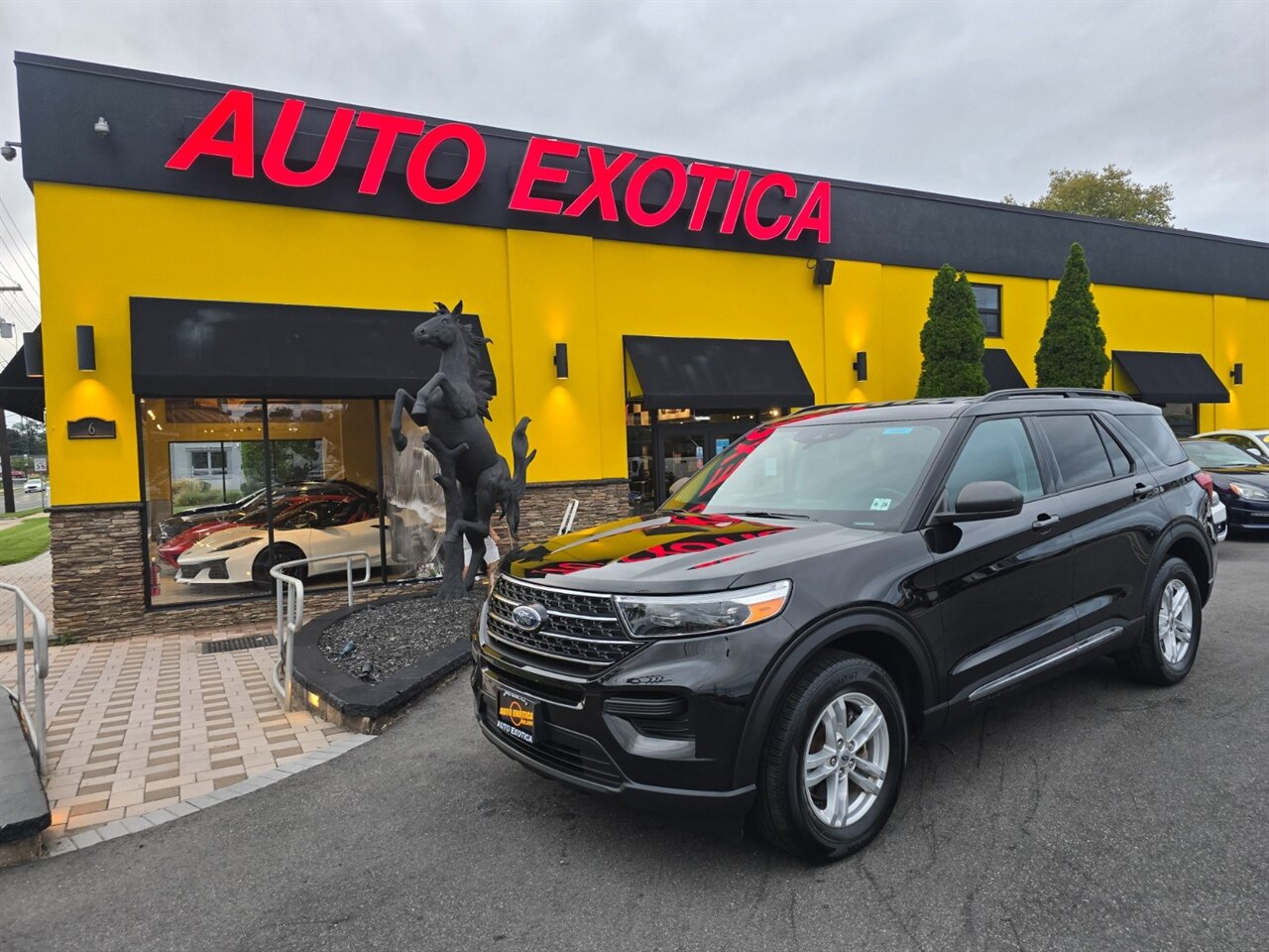 2023 Ford Explorer XLT   - Photo 1 - Red Bank, NJ 07701