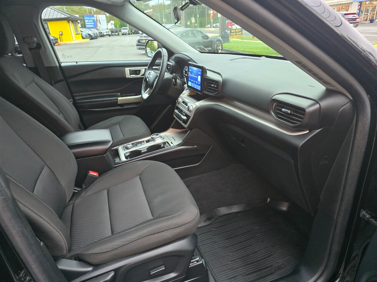 2023 Ford Explorer XLT - Photo 12 - Red Bank, NJ 07701