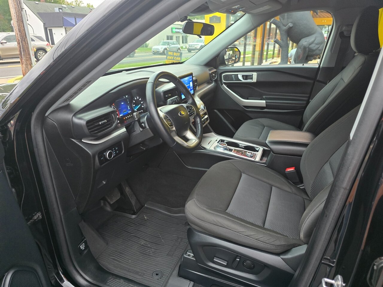 2023 Ford Explorer XLT - Photo 10 - Red Bank, NJ 07701