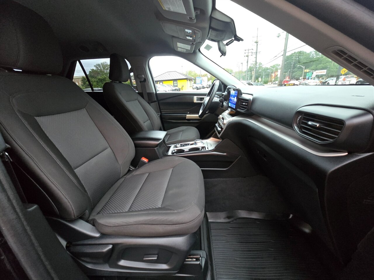 2023 Ford Explorer XLT - Photo 13 - Red Bank, NJ 07701
