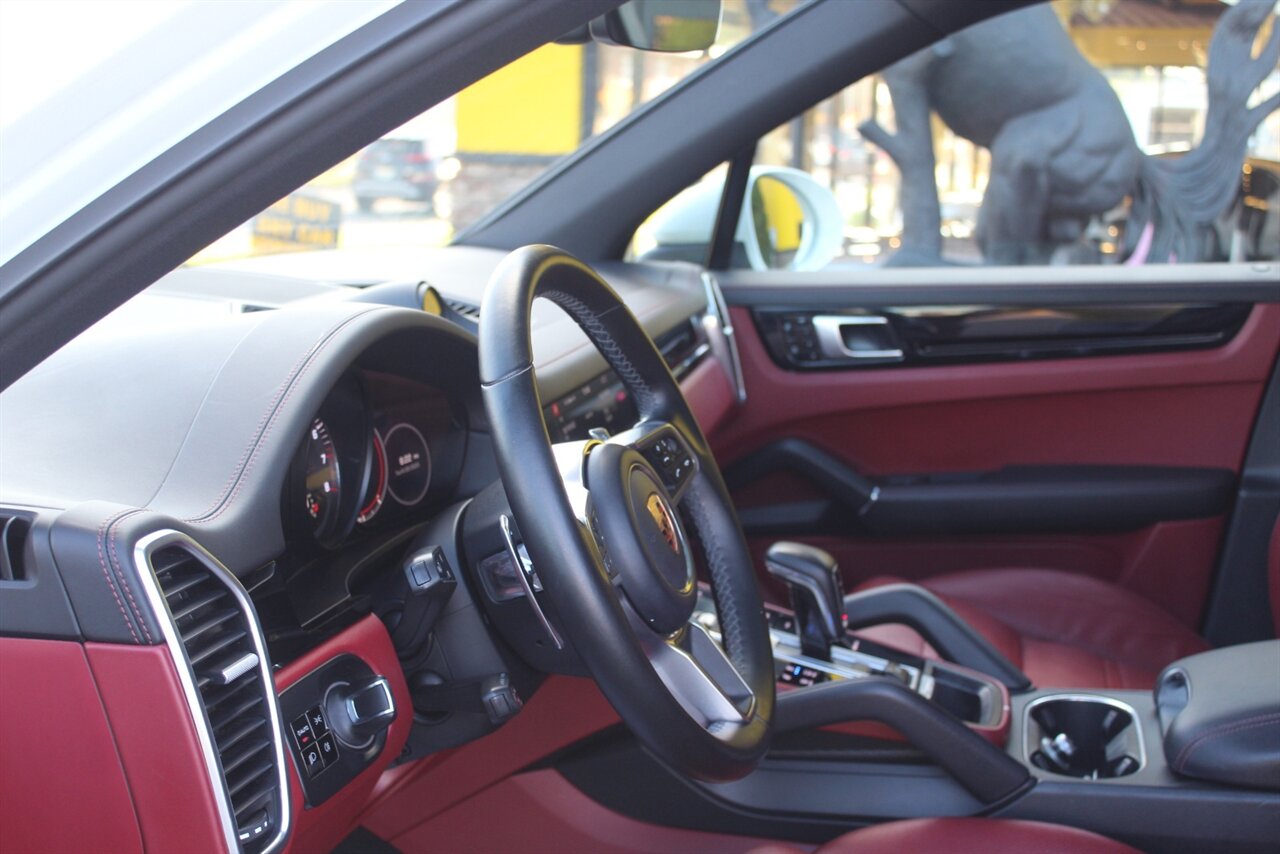 2019 Porsche Cayenne S - Photo 19 - Red Bank, NJ 07701