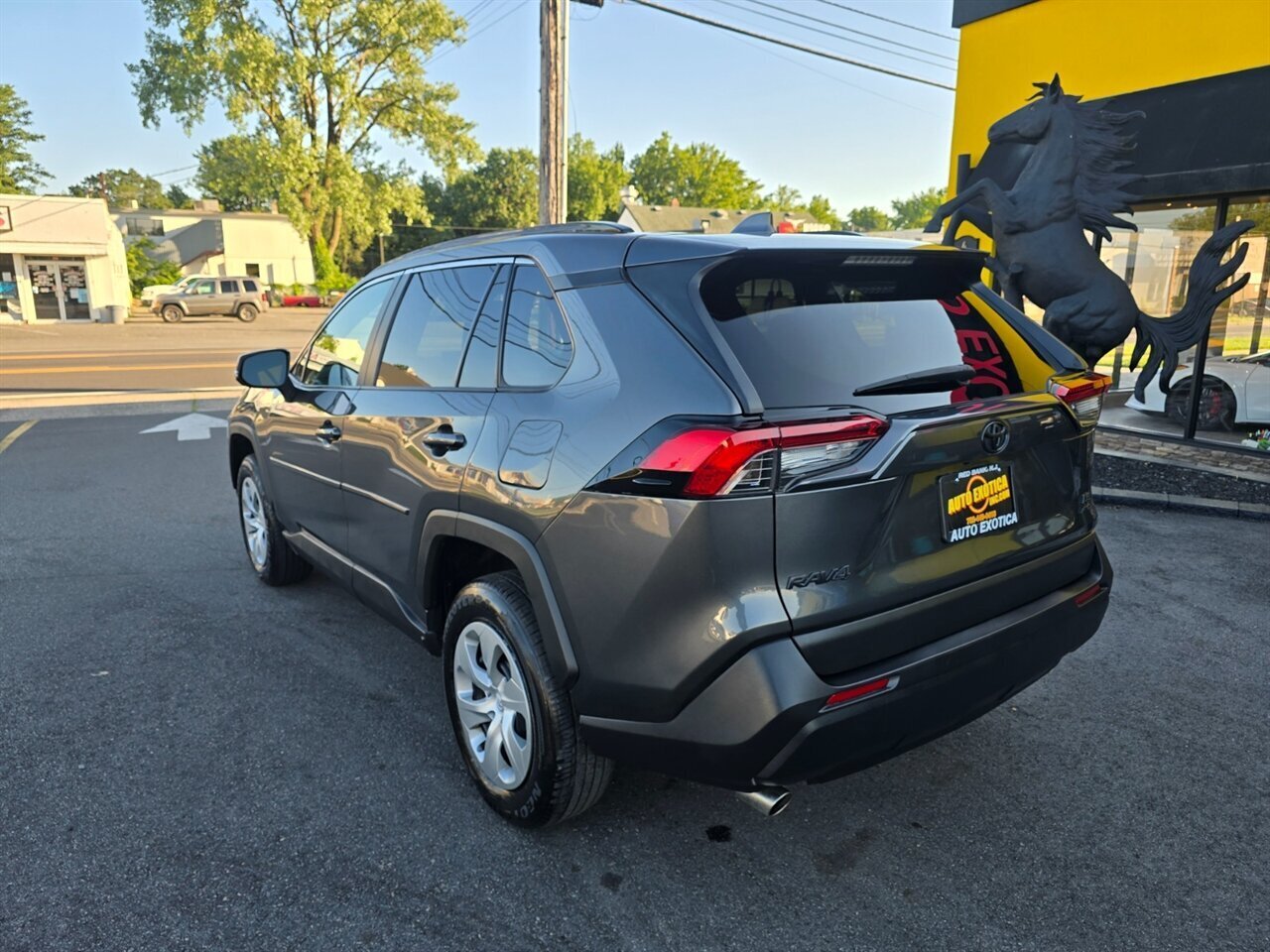 2021 Toyota RAV4 LE - Photo 2 - Red Bank, NJ 07701