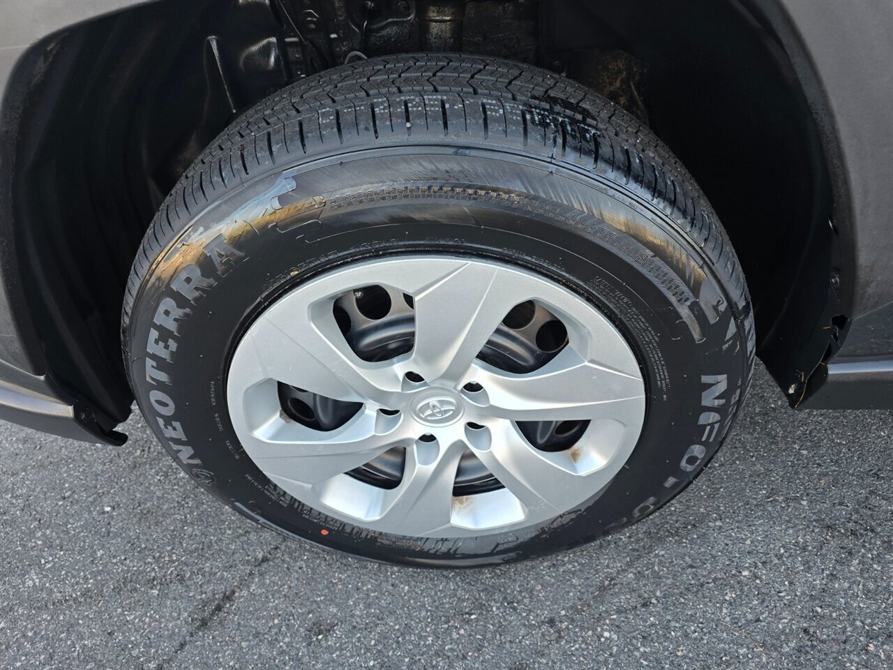 2021 Toyota RAV4 LE - Photo 23 - Red Bank, NJ 07701