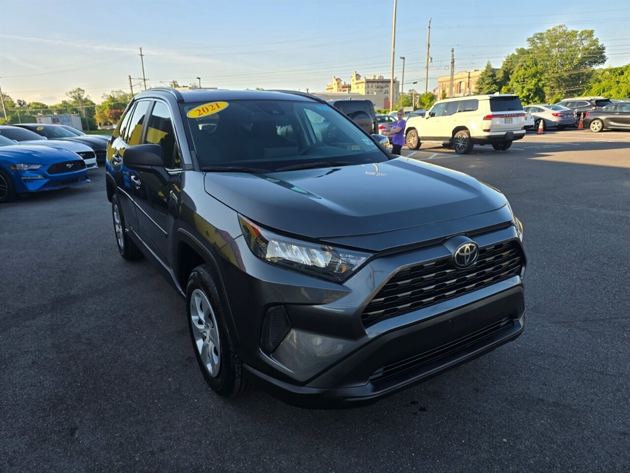 2021 Toyota RAV4 LE - Photo 4 - Red Bank, NJ 07701