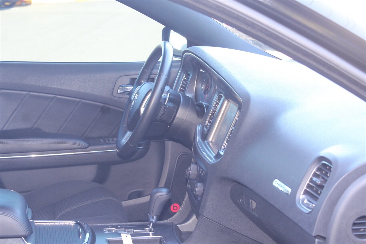 2013 Dodge Charger R/T Plus - Photo 18 - Red Bank, NJ 07701