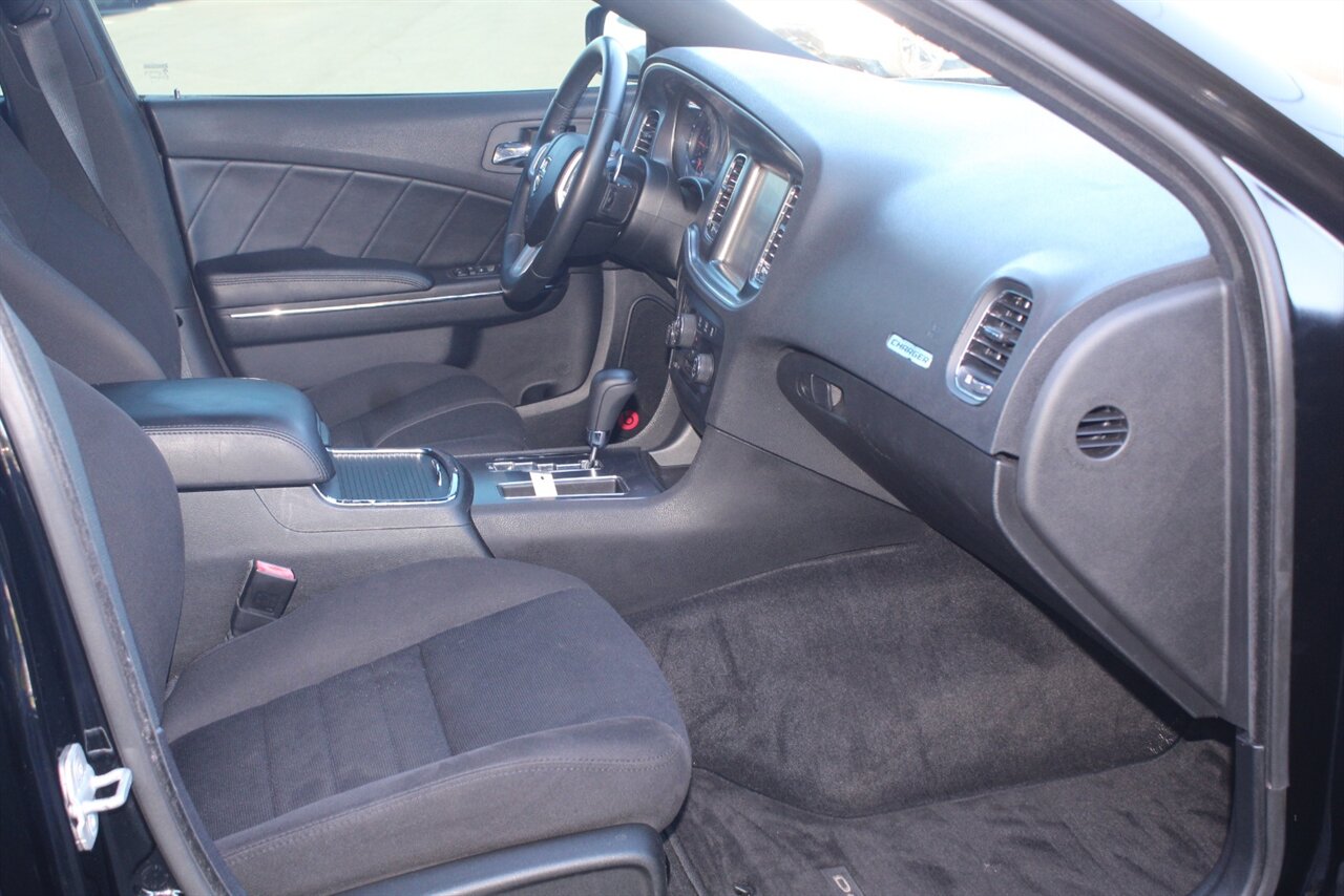 2013 Dodge Charger R/T Plus - Photo 13 - Red Bank, NJ 07701