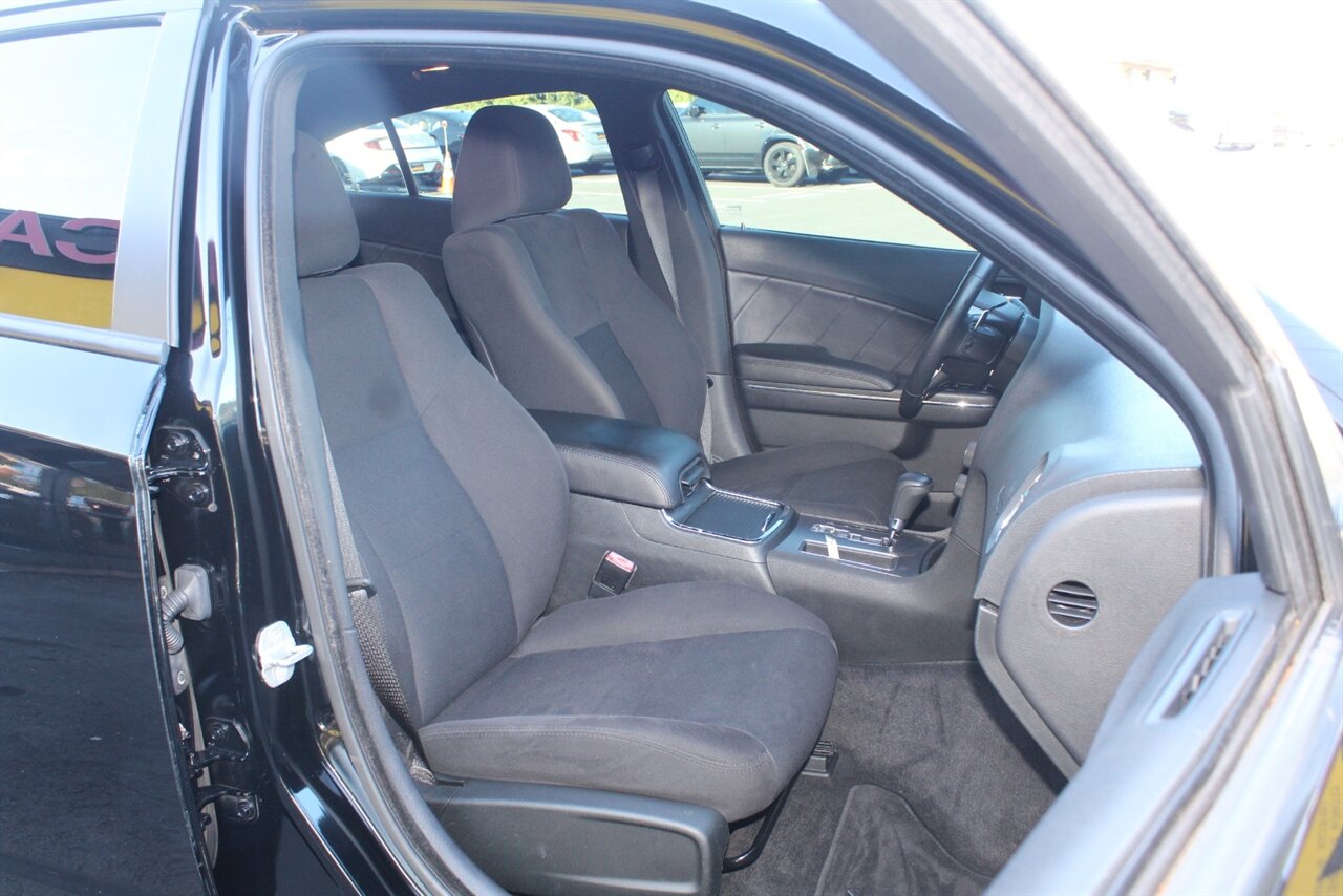 2013 Dodge Charger R/T Plus - Photo 14 - Red Bank, NJ 07701
