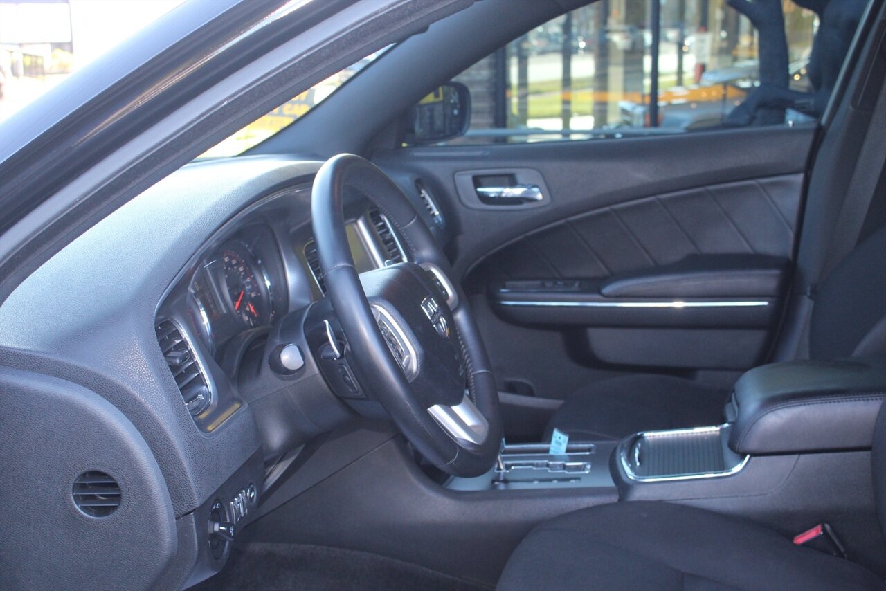 2013 Dodge Charger R/T Plus - Photo 17 - Red Bank, NJ 07701