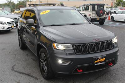 2017 Jeep Grand Cherokee Trailhawk   - Photo 4 - Red Bank, NJ 07701