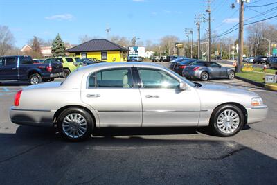 2003 Lincoln Town Car Signature   - Photo 22 - Red Bank, NJ 07701