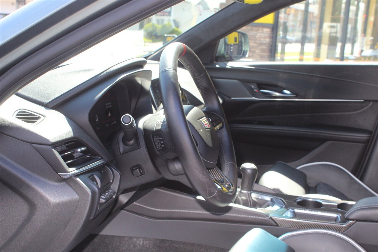 2022 Cadillac CT4-V Blackwing - Photo 23 - Red Bank, NJ 07701