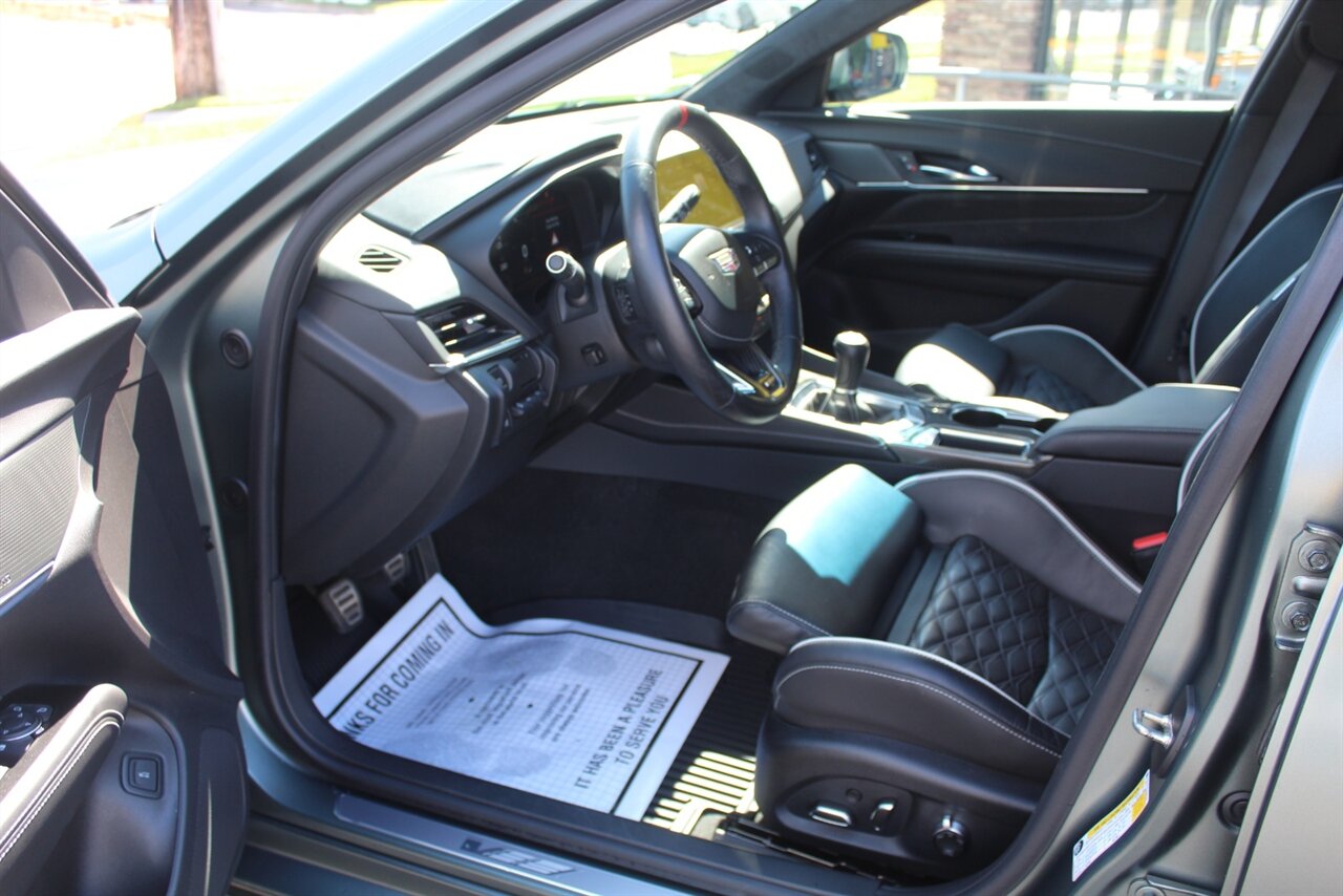 2022 Cadillac CT4-V Blackwing - Photo 17 - Red Bank, NJ 07701