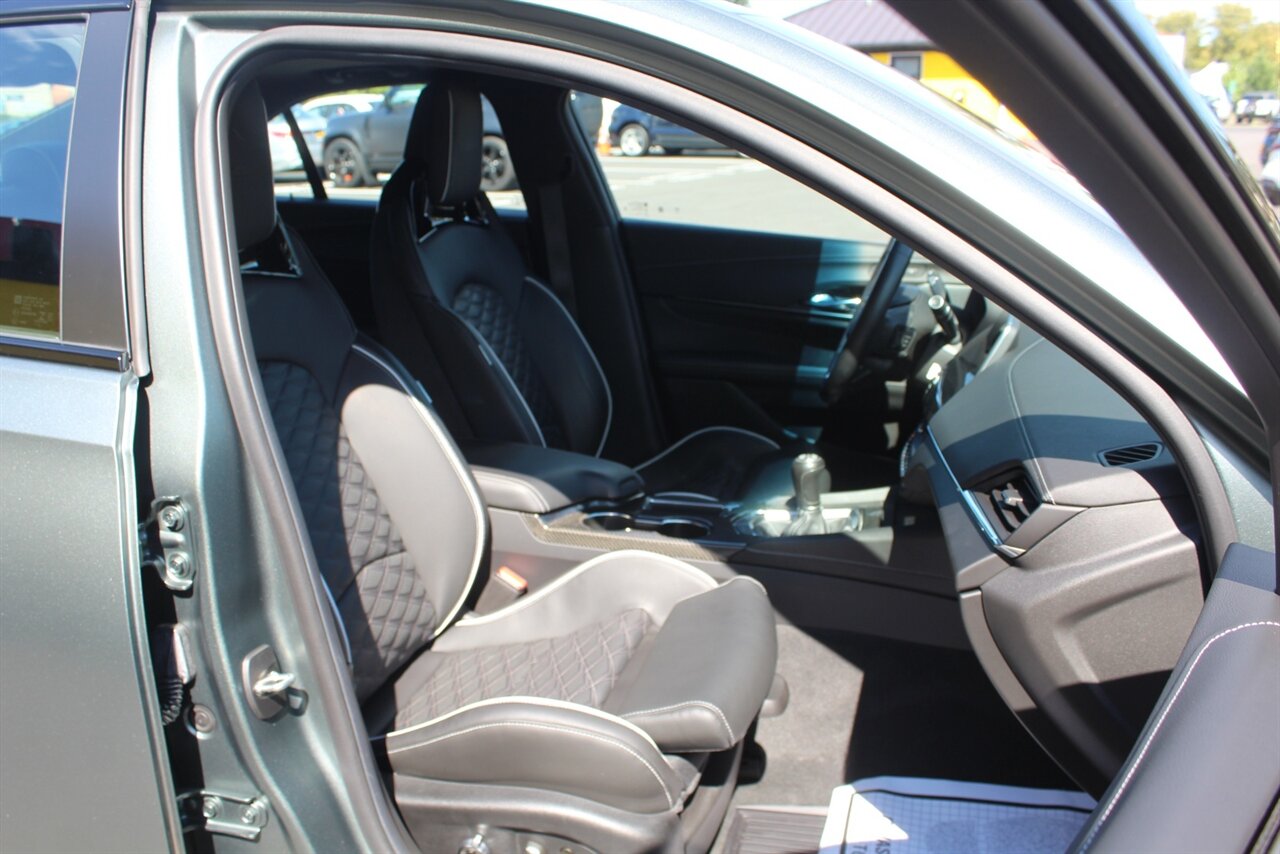 2022 Cadillac CT4-V Blackwing - Photo 20 - Red Bank, NJ 07701