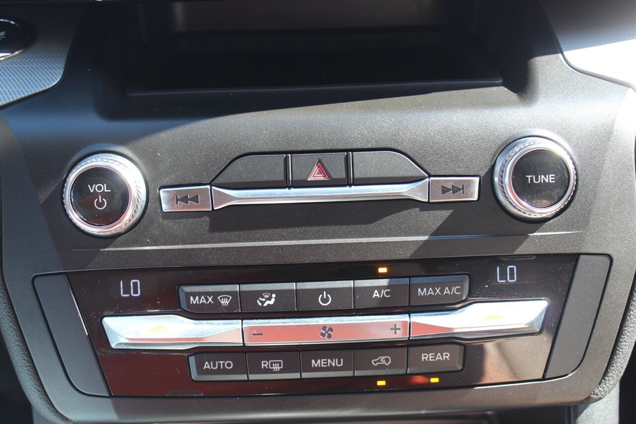 2020 Ford Explorer XLT   - Photo 8 - Red Bank, NJ 07701