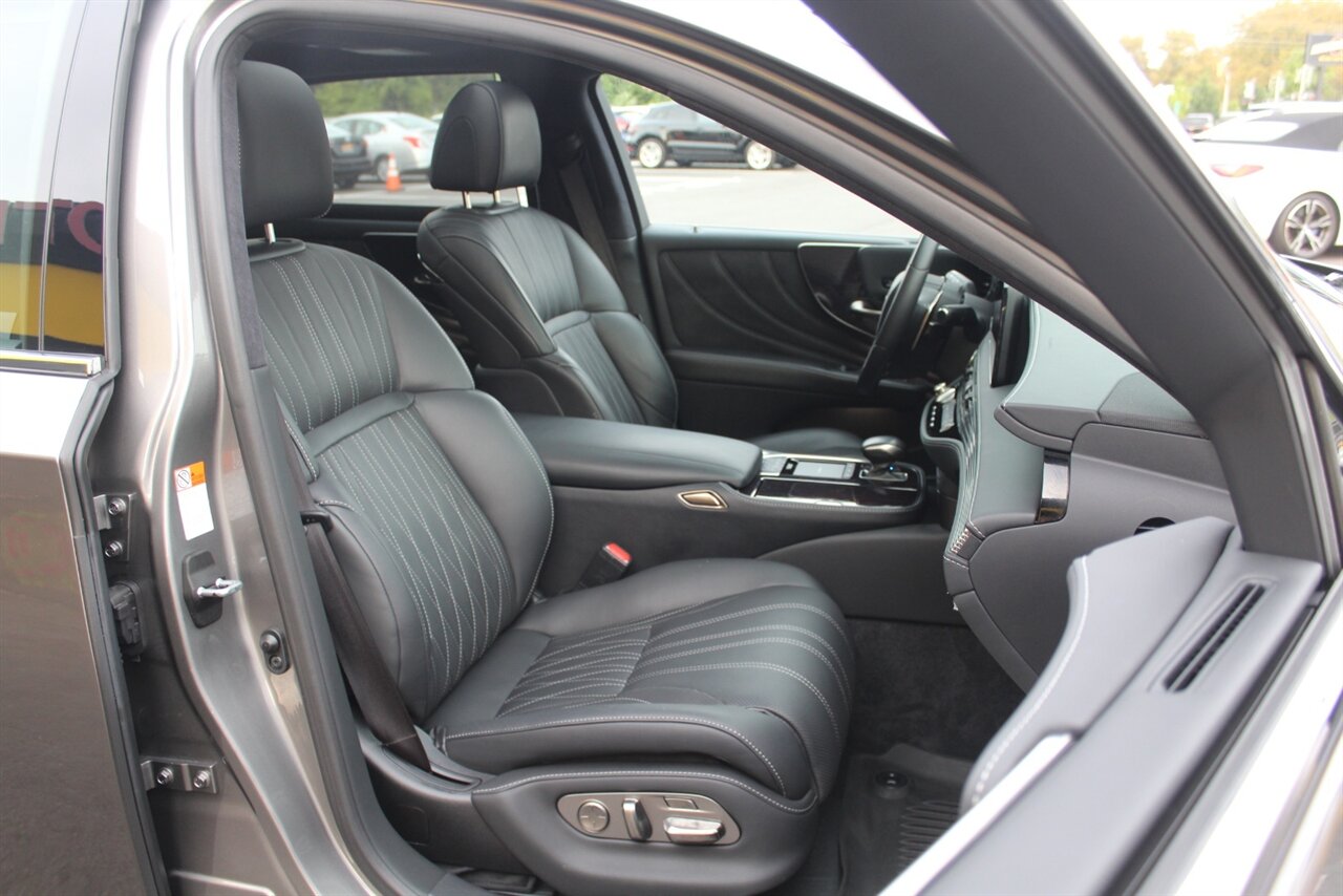 2022 Lexus LS - Photo 18 - Red Bank, NJ 07701